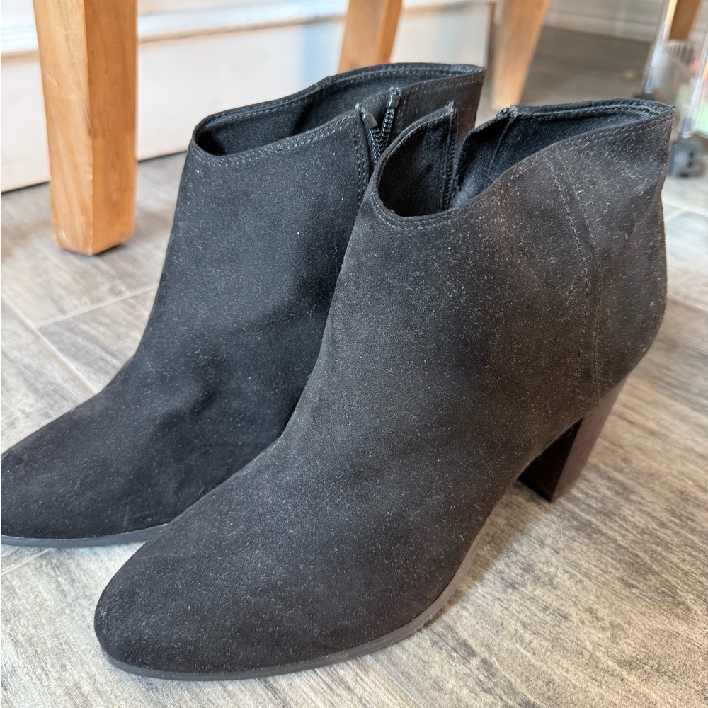Old Navy Black Ankle Booties with Elastic Panels